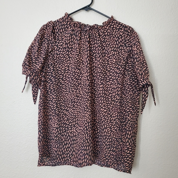 Who What Wear Contemporary Floral Pattern Blouse - Picture 1 of 7
